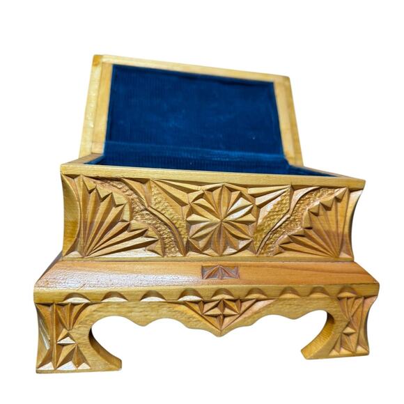 Russia Intricate Carved Wooden Trinket Jewelry Box Vintage Blue Velvet 8" USSR - Picture 6 of 14